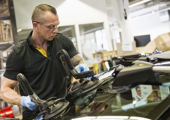 le remplacement de pare-brise, un travail d'expert